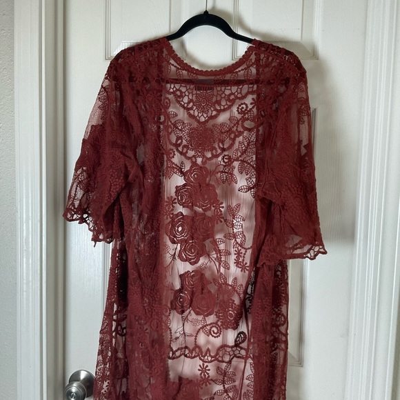 Shyanne Women's Lace Duster Kimono - Picture 7 of 11